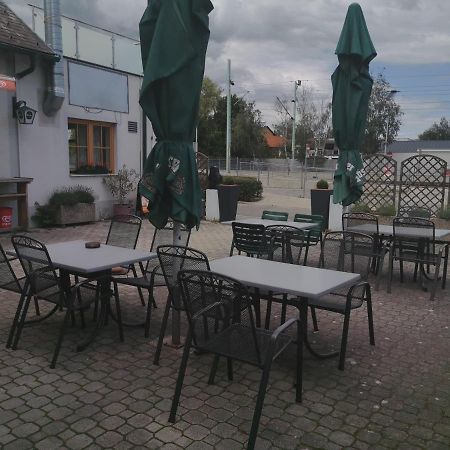 Hotel Lei'S Wok Neusiedl am See Esterno foto