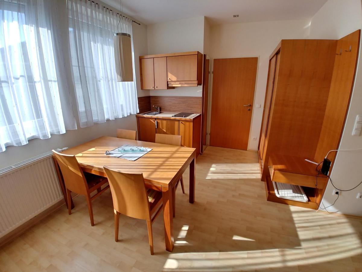 Hotel Lei'S Wok Neusiedl am See Esterno foto